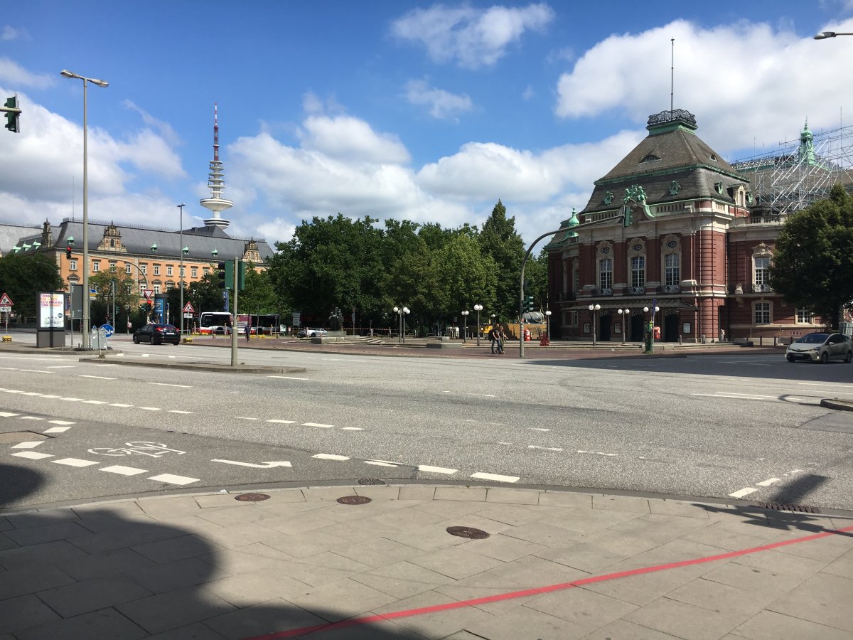 Johannes-Brahms-Platz
