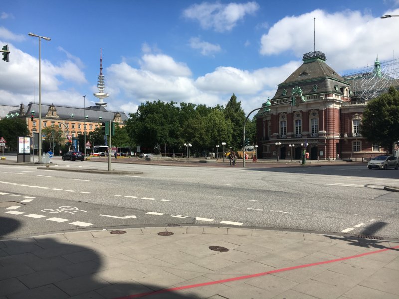 Johannes-Brahms-Platz