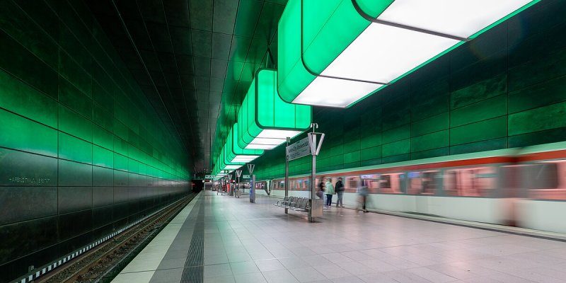 Lichtspiel Bahnsteig HafenCity Universität