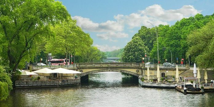 Schwanenwikbrücke