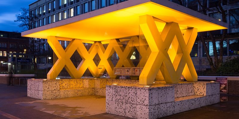 BUSSTOPS: Futuristisches grünes Luft-Boot