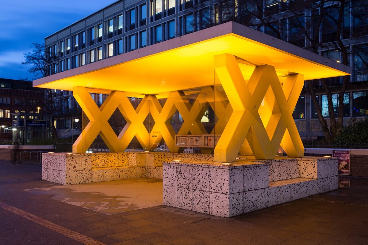 BUSSTOPS: Futuristisches grünes Luft-Boot