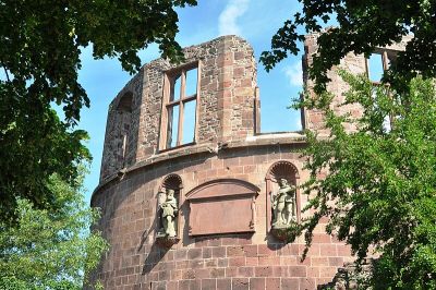 Dicker Turm