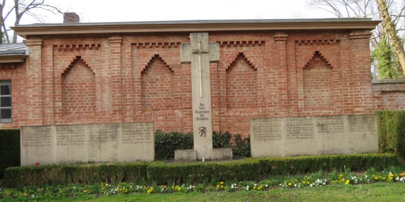 Kriegerdenkmal (West)