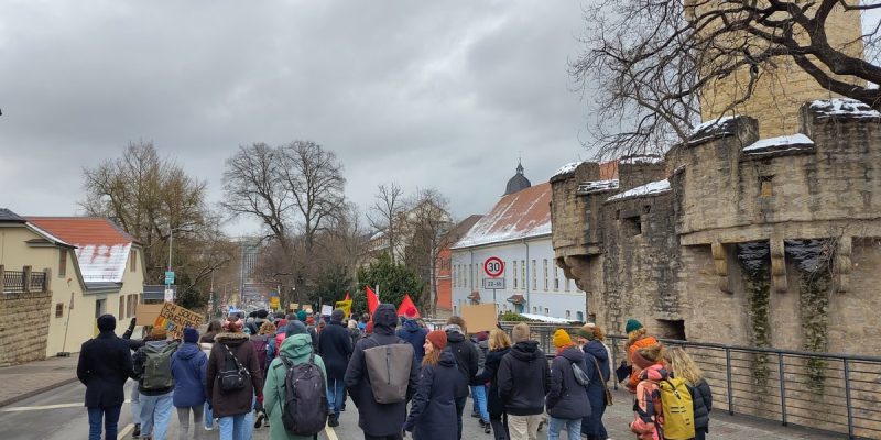 Haus auf der Mauer