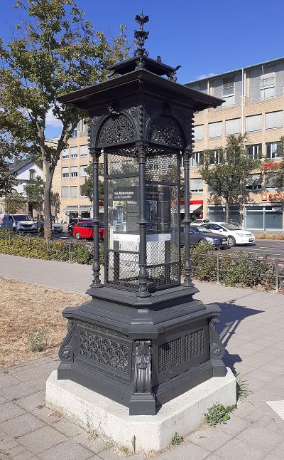 Gusseiserne Wetterstation