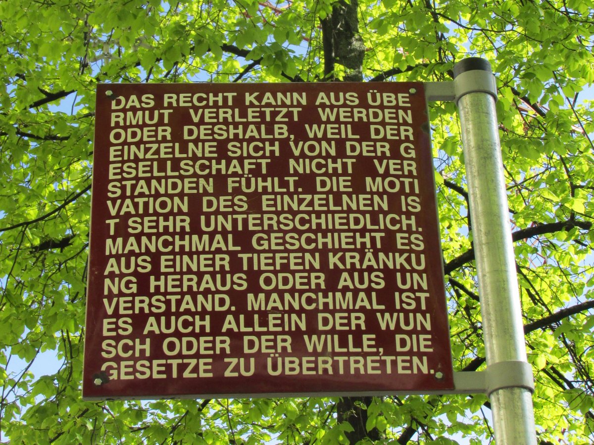 Platz der Grundrechte - Schild 24
