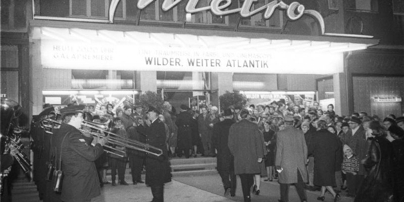 metro-Kino im Schloßhof