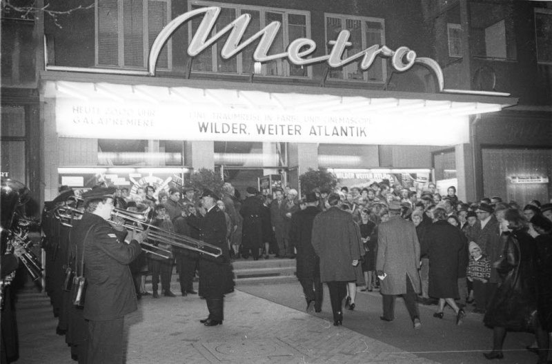 metro-Kino im Schloßhof