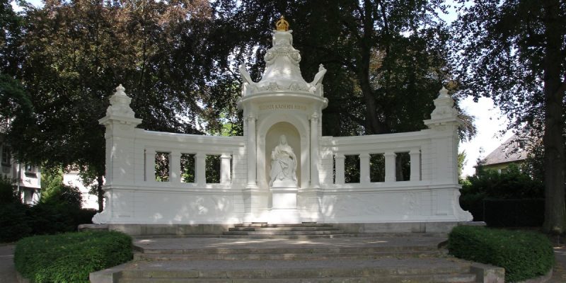 Kaiserin-Augusta-Denkmal