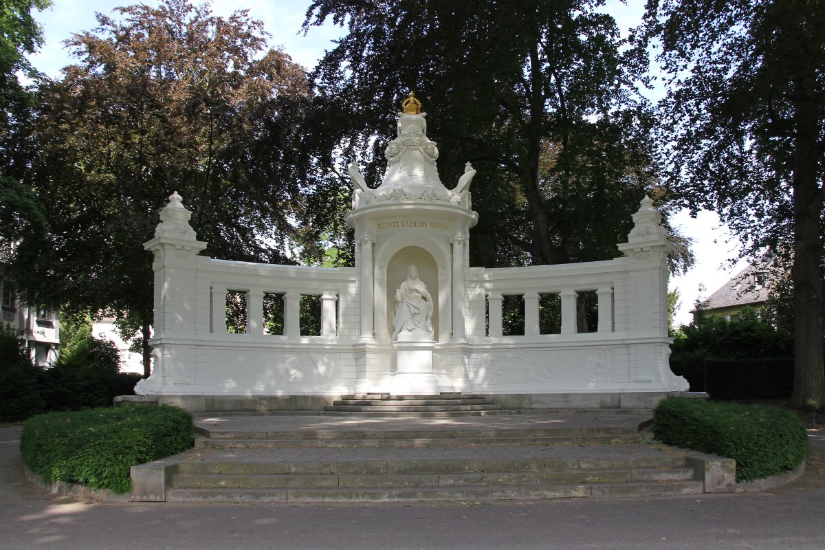 Kaiserin-Augusta-Denkmal