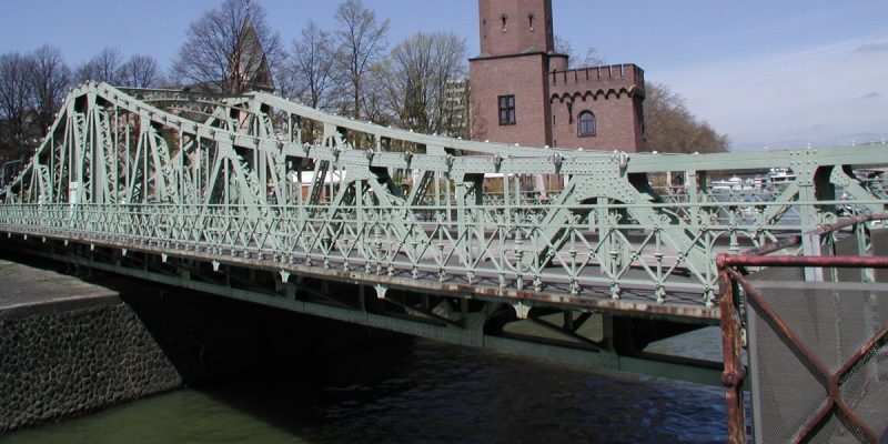 Drehbrücke im Rheinauhafen
