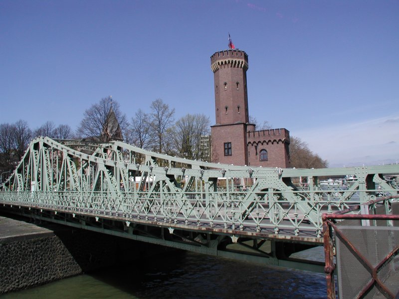Drehbrücke im Rheinauhafen