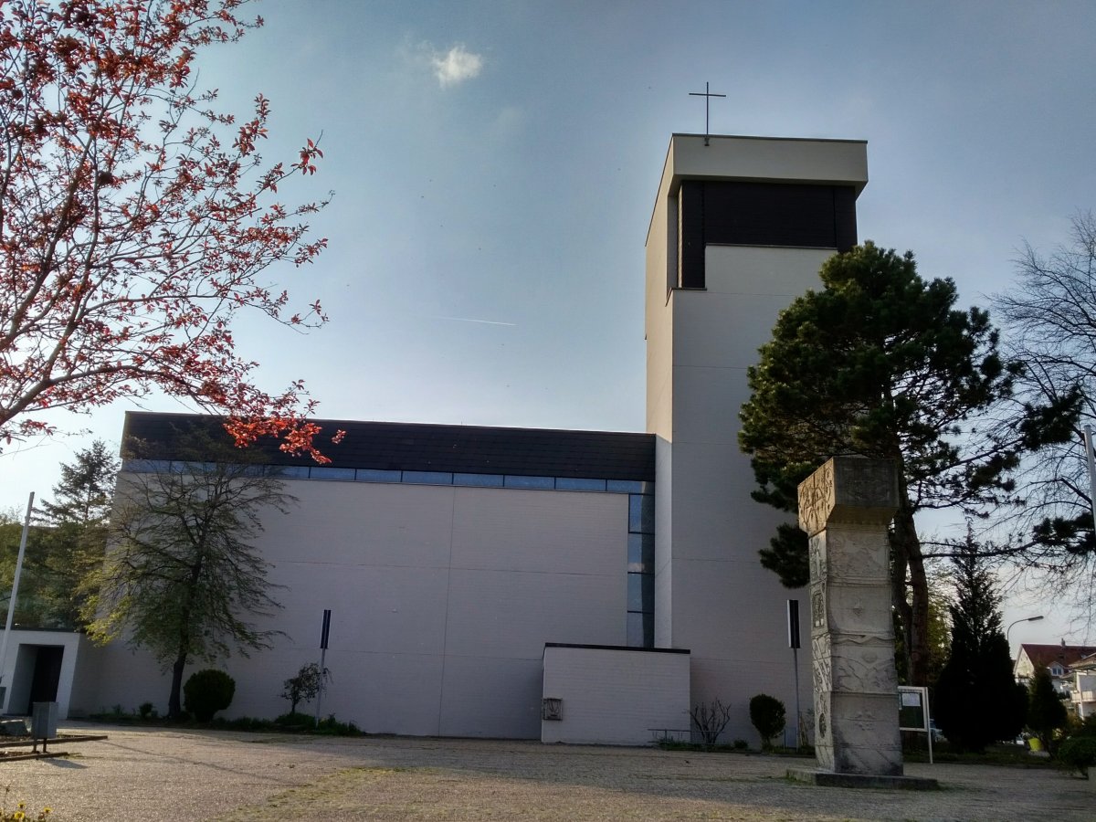 Kirche / Pfarrzentrum
