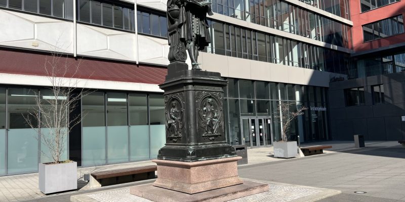 Leibnizdenkmal