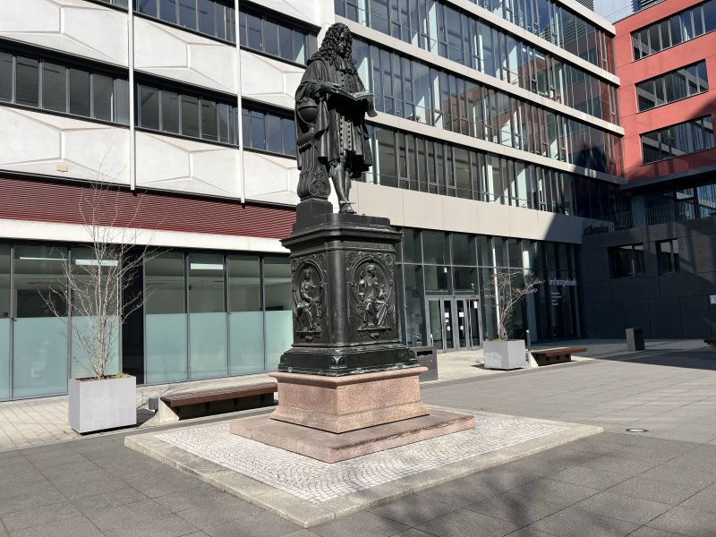 Leibnizdenkmal