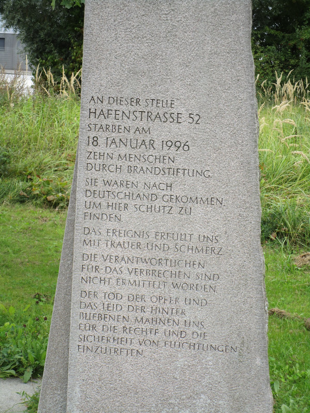 Stein zum Gedenken an die Opfer des Lübecker Brandanschlags