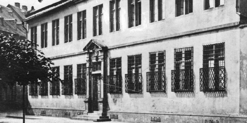 Portal des ehemaligen Bischöflichen Palais