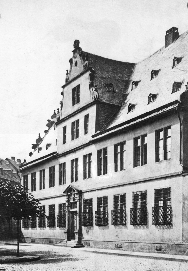 Portal des ehemaligen Bischöflichen Palais