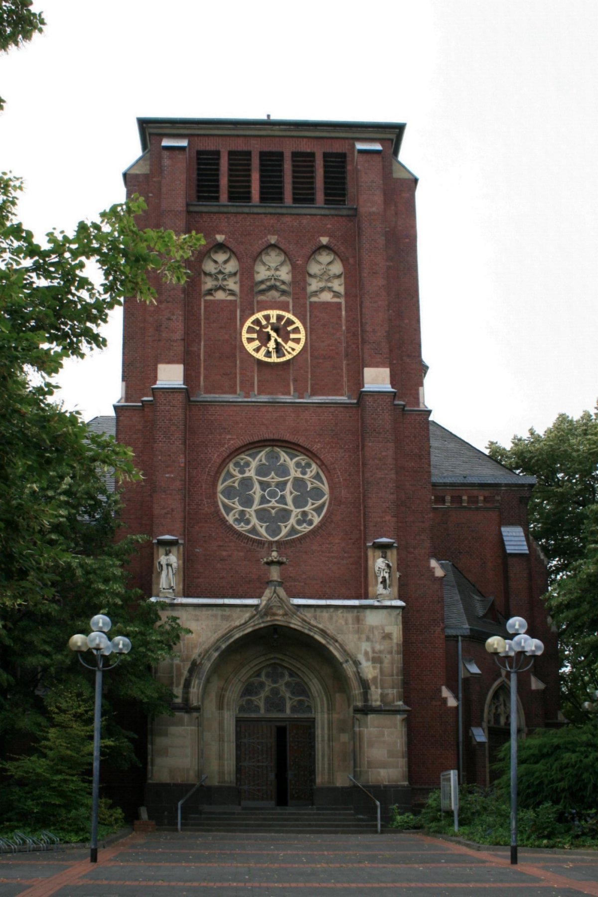 St. Michael (St.-Michael-Platz)