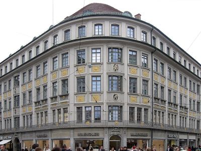 Arco-Palais