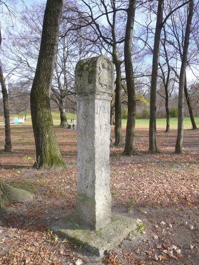 Burgfriedenssäule 13