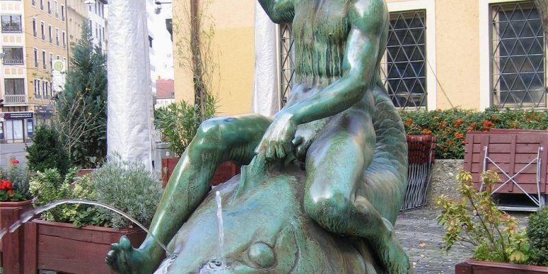Delphinbrunnen