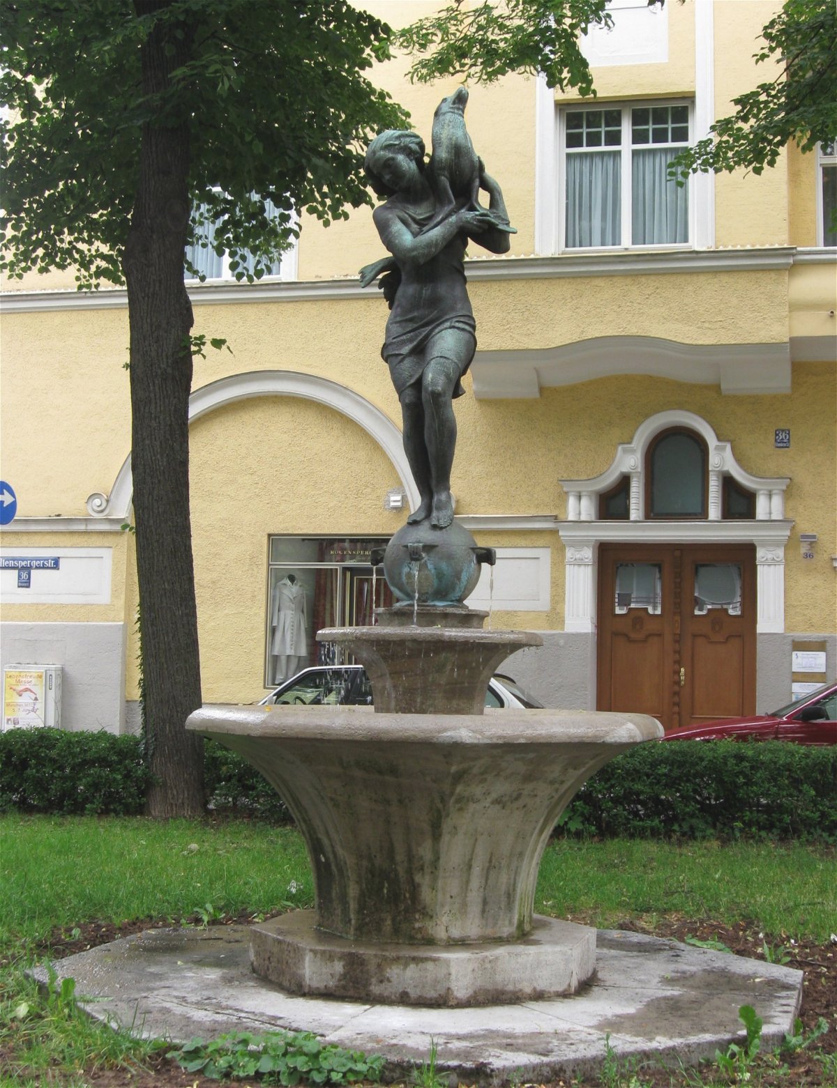 Mädchen mit Seehund