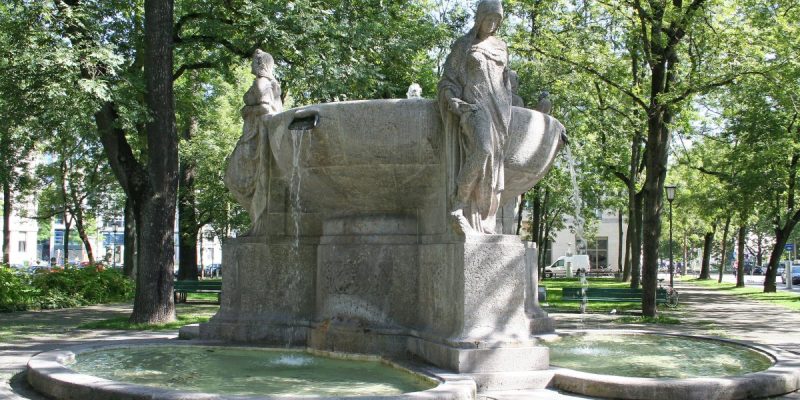 Nornenbrunnen