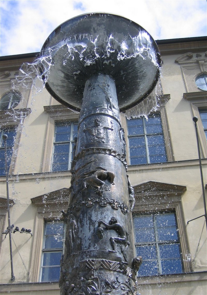 Richard-Strauss-Brunnen