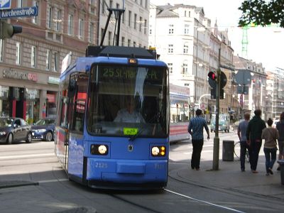 Tram 25: Max-Weber-Platz (Johannisplatz) (U) => Großhesseloher Brücke