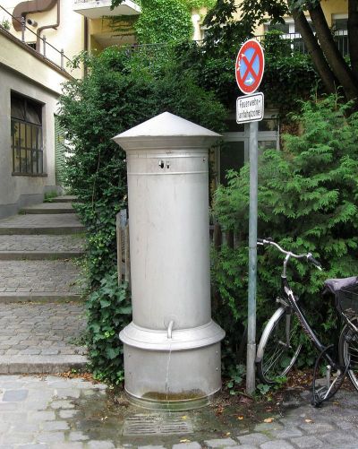 Zylinderbrunnen