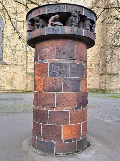 Ehemalige Abluftsäule der Toilettenanlage