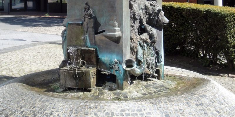Sagenbrunnen