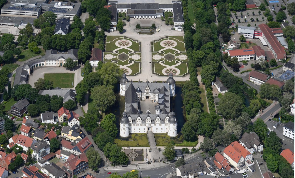 Schloss Neuhaus