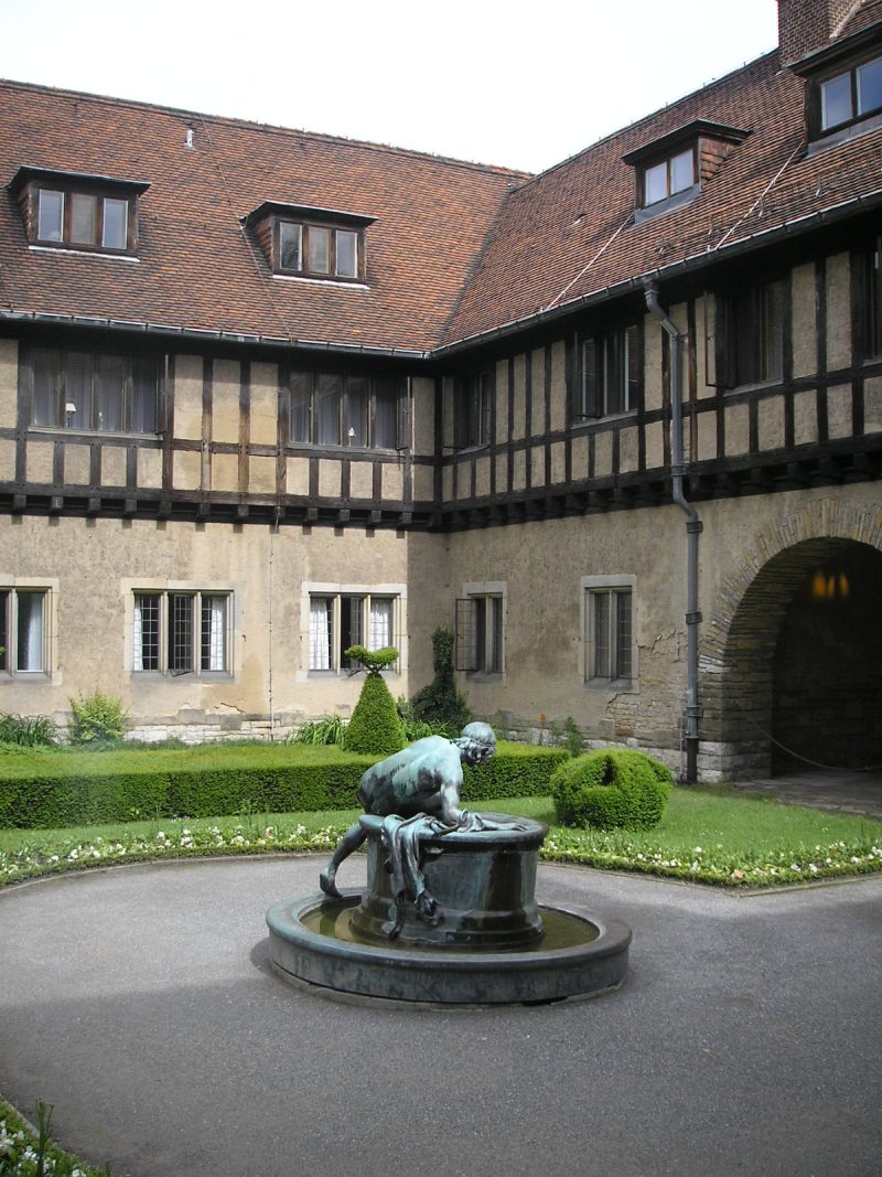 Narziss-Brunnen