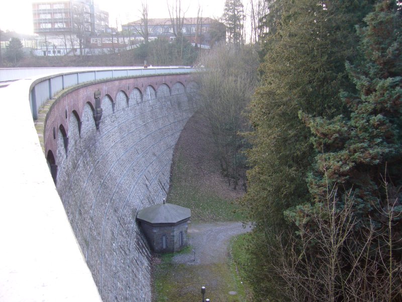 Mauer der Eschbachtalsperre
