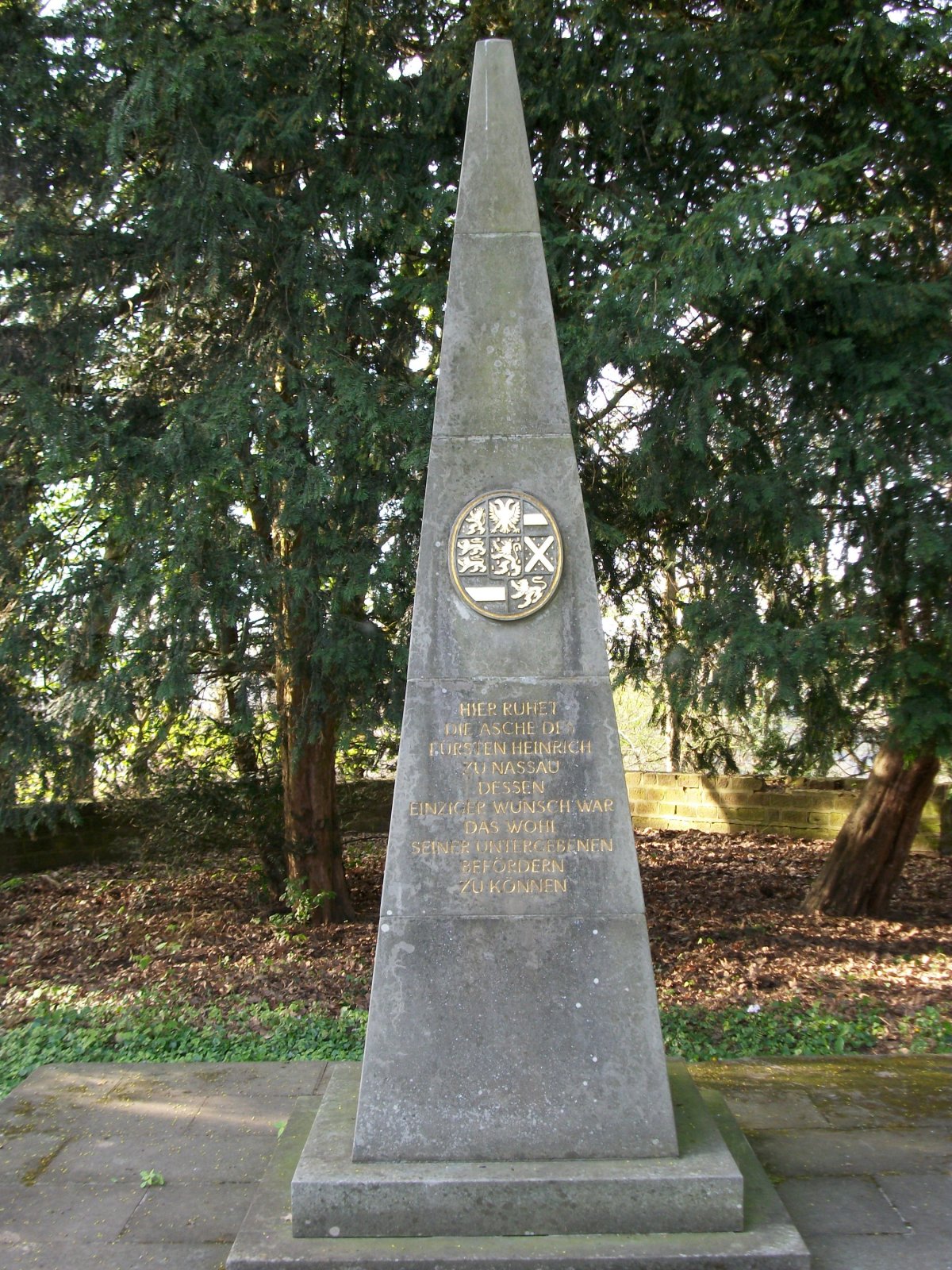 Grabmal Fürst Heinrich von Nassau-Saarbrücken