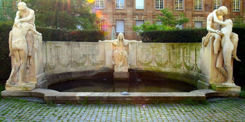 Schicksals-Brunnen