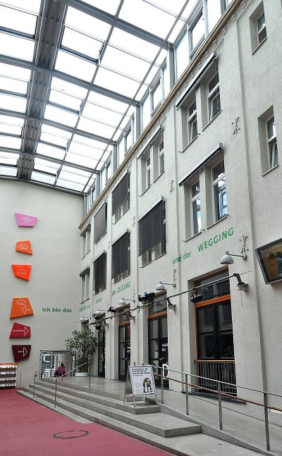 Theater tri-bühne