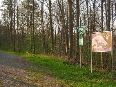 Unteres Feuerbachtal mit Hangwäldern und Umgebung