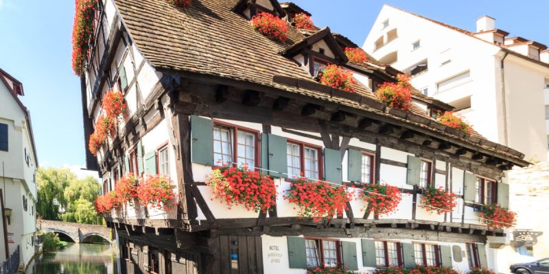 Schiefes Haus