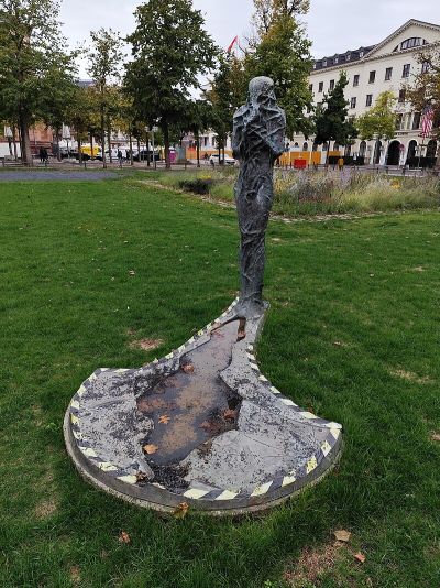Figur mit Schatten