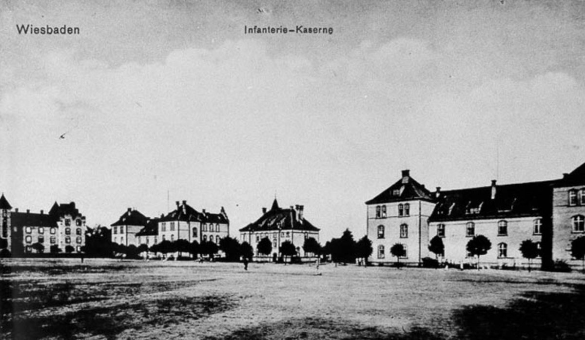 Halle am Platz der Deutschen Einheit
