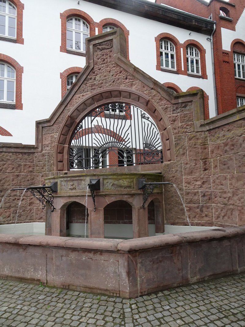Alter Rathausplatz-Brunnen