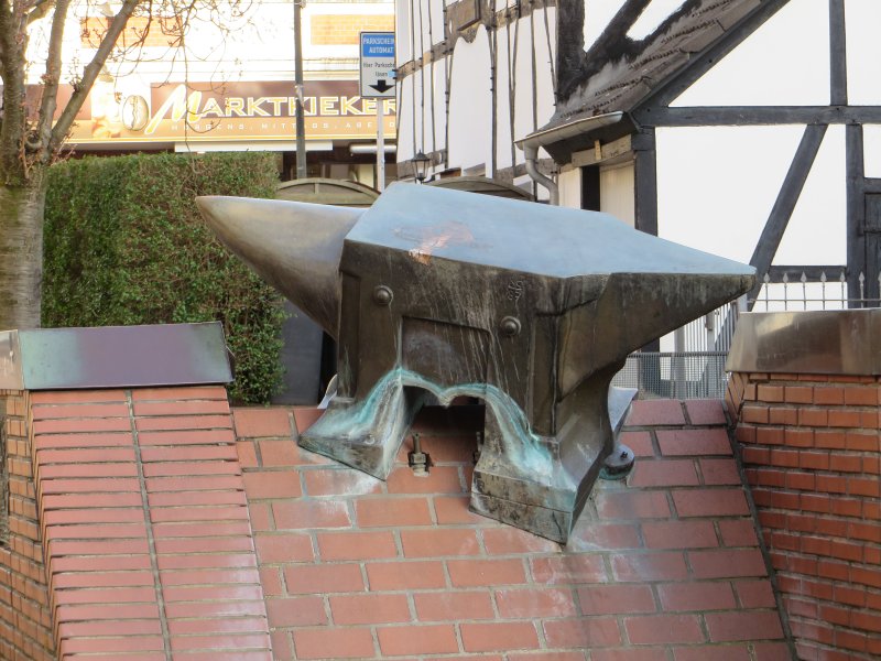 Amboss-Brunnen