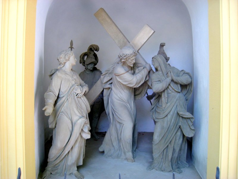 Jesus begegnet seiner betrübten Mutter