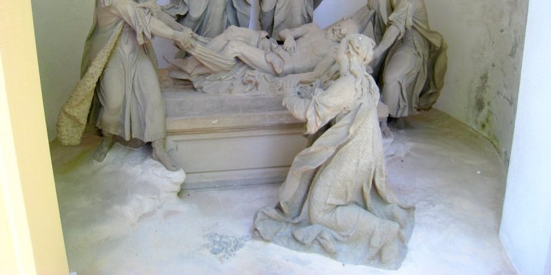 Jesus wird ins Grab gelegt